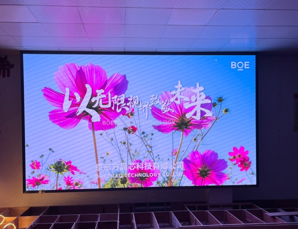 湖北小間距LED顯示屏：細(xì)膩畫面展現(xiàn)無限可能